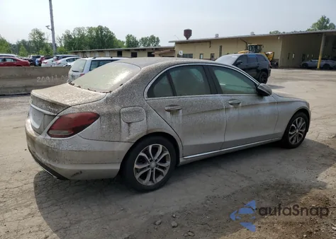 2016 Mercedes-Benz C 300 4Matic z USA, uszkodzony, nr VIN 55SWF4KB8GU099465